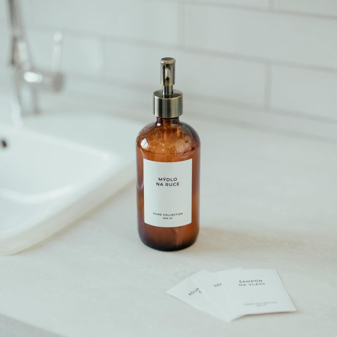 🧼 Mýdlo na ruce má doma každý, ale málokdo ho má takhle stylově! 🧴Skleněný dávkovač od značky Chic Antique + vinylová...